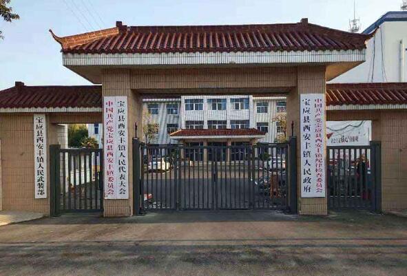 南北德信開泰-V懸折門在西安豐鎮人民政府大門口亮相